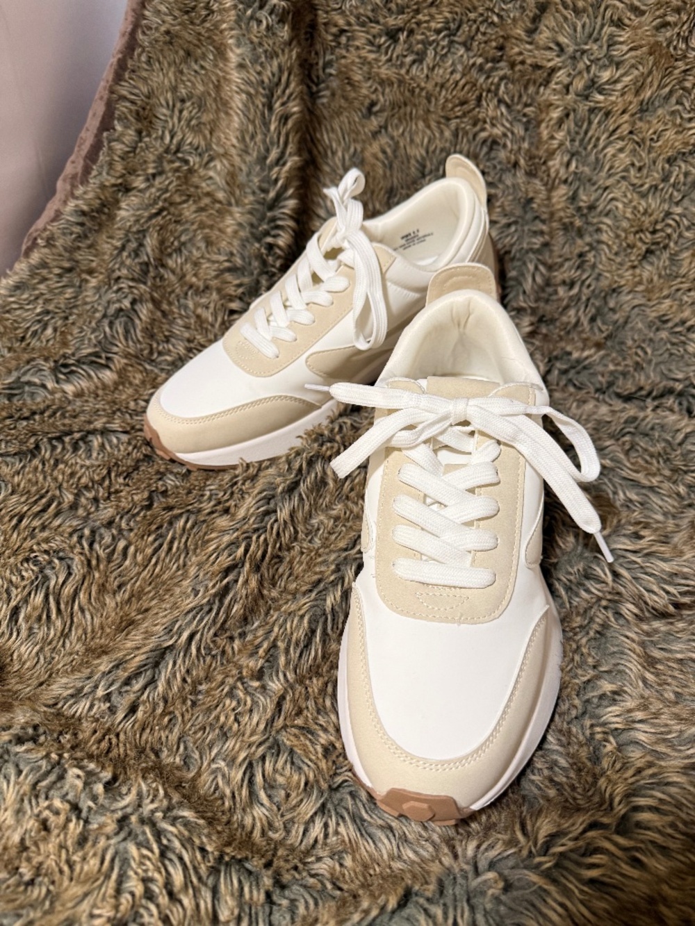 This shoe is the DV by Dolce Vita Bynx Sneaker in "Off-White / Oatmeal size 8.5